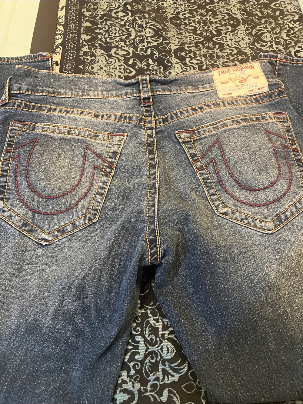 True Religion Men's Skinny Jeans in Dark Blue Denim with Contrast Stitching - Picture 7 of 9
